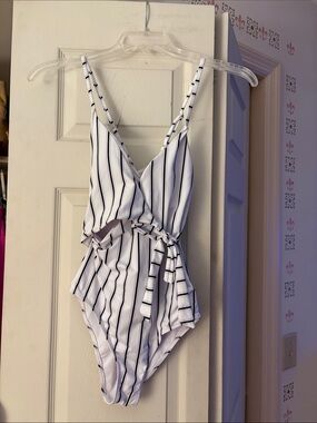 Cupshe Black and White Vertical Stripe One-Piece